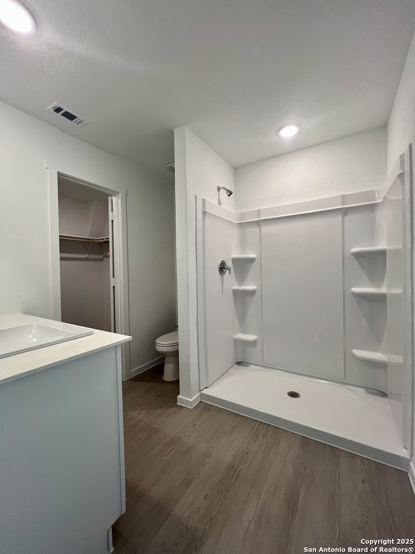 9178 Colonel Trail Seguin, TX 78155 - Photo 27 of 59 a bathroom with a bathtub and a shower
