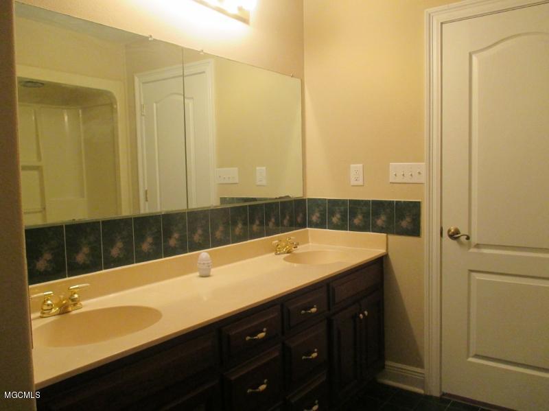 6113 C Byrd Road Ocean Springs, MS 39564 - Photo 15 of 28 MASTER BATH