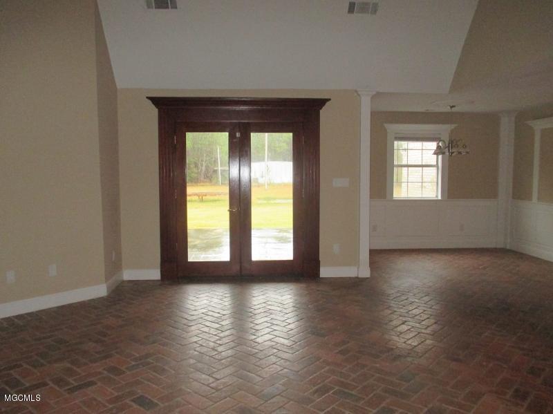 6113 C Byrd Road Ocean Springs, MS 39564 - Photo 22 of 28 FAMILY ROOM