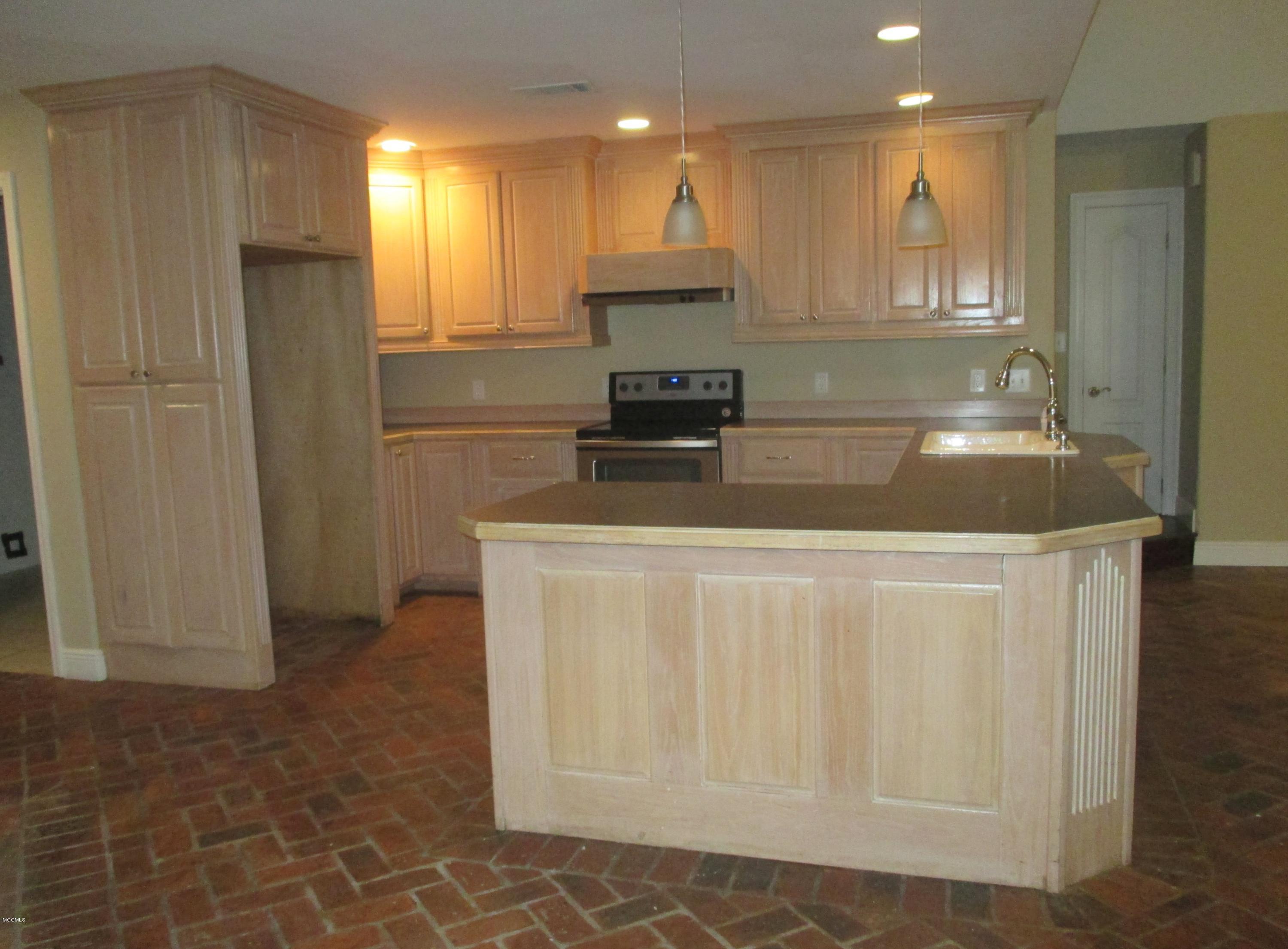 6113 C Byrd Road Ocean Springs, MS 39564 - Photo 3 of 28 KITCHEN
