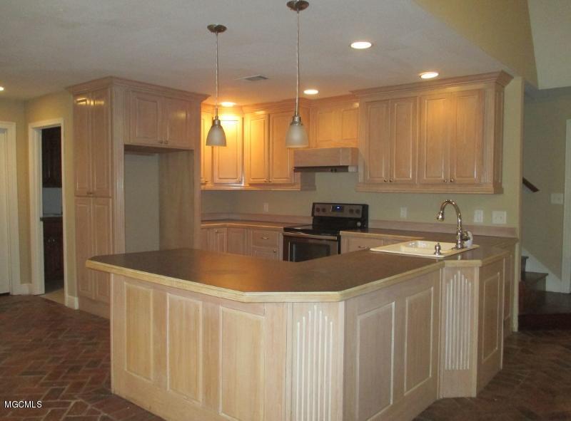 6113 C Byrd Road Ocean Springs, MS 39564 - Photo 7 of 28 KITCHEN
