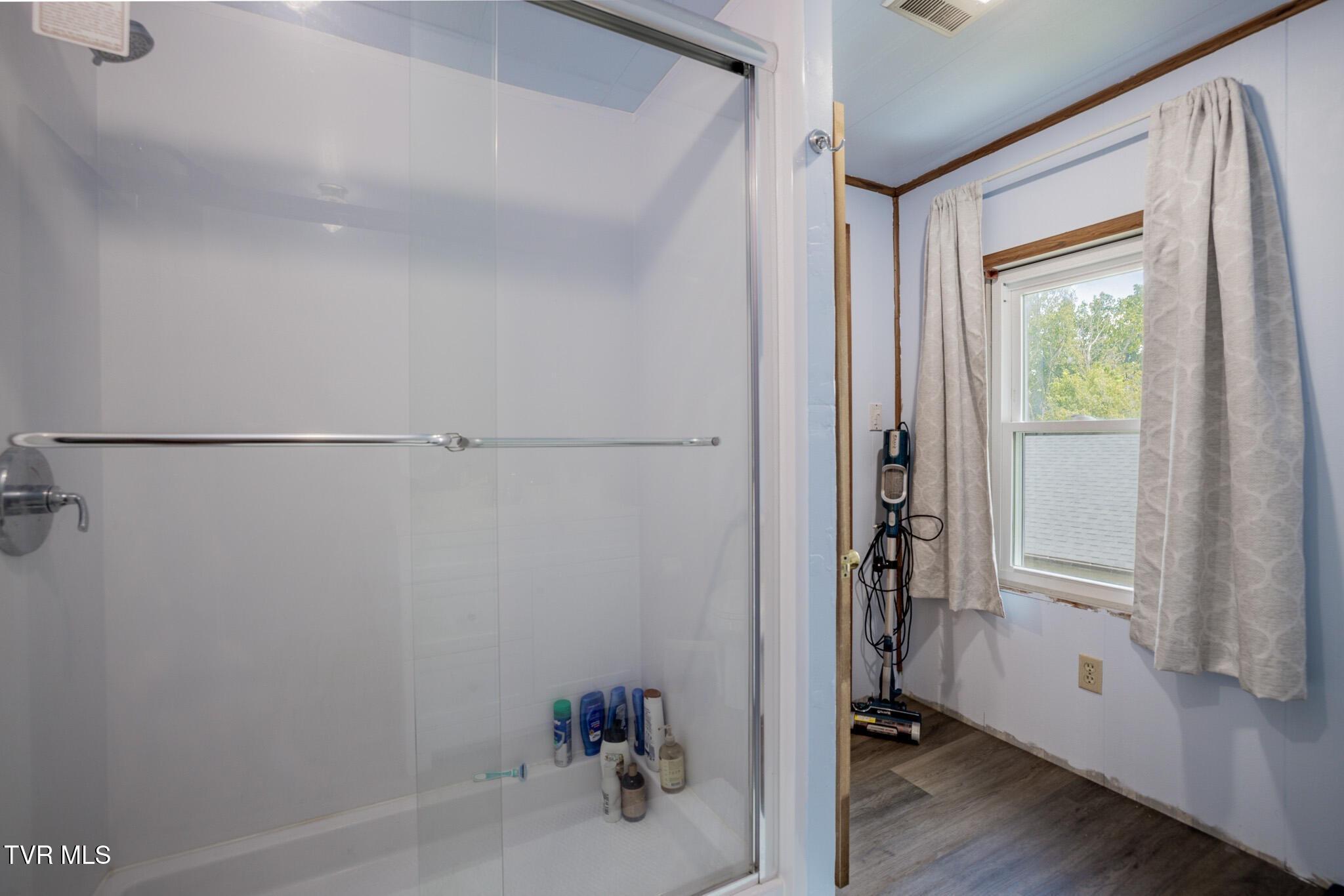 2424 Overlook Road Kingsport, TN 37664 - Photo 18 of 32 1R9A0770-HDR