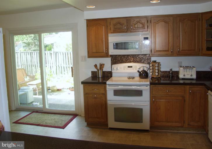 12736 Builders Road Herndon, VA 20170 - Photo 13 of 30 Kitchen