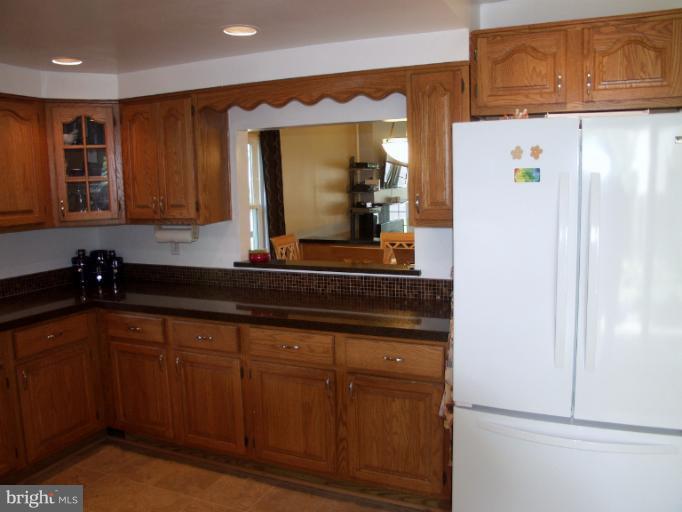 12736 Builders Road Herndon, VA 20170 - Photo 17 of 30 Kitchen