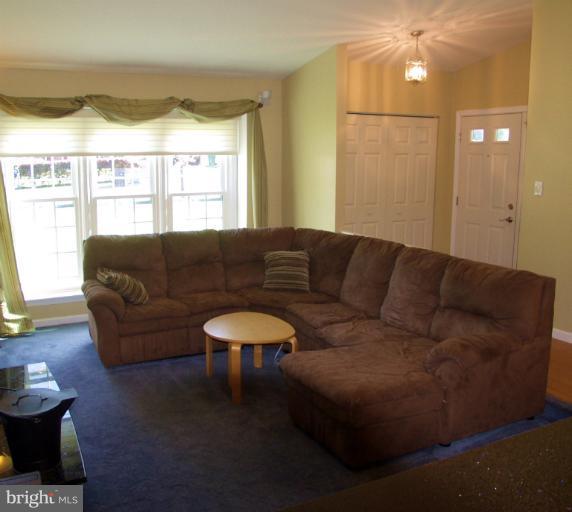 12736 Builders Road Herndon, VA 20170 - Photo 20 of 30 Living Room