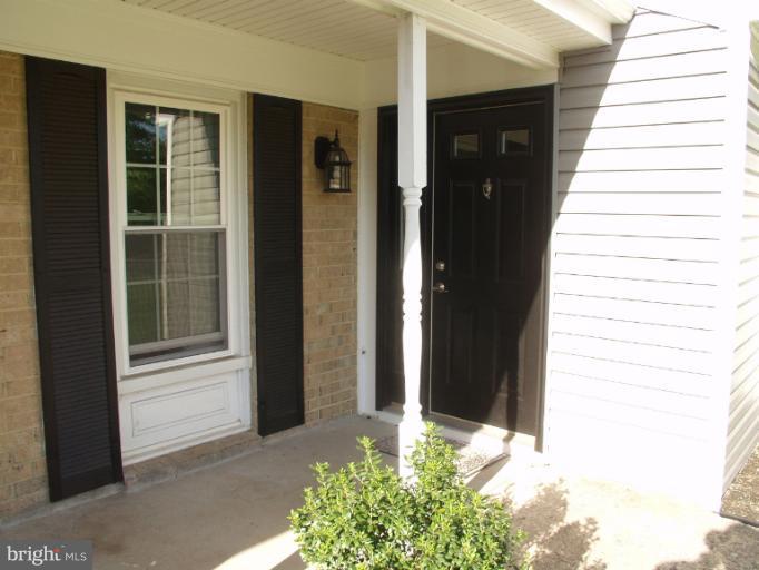 12736 Builders Road Herndon, VA 20170 - Photo 4 of 30 Exterior (General)