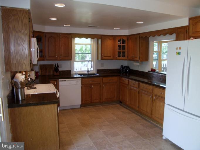 12736 Builders Road Herndon, VA 20170 - Photo 10 of 30 Kitchen