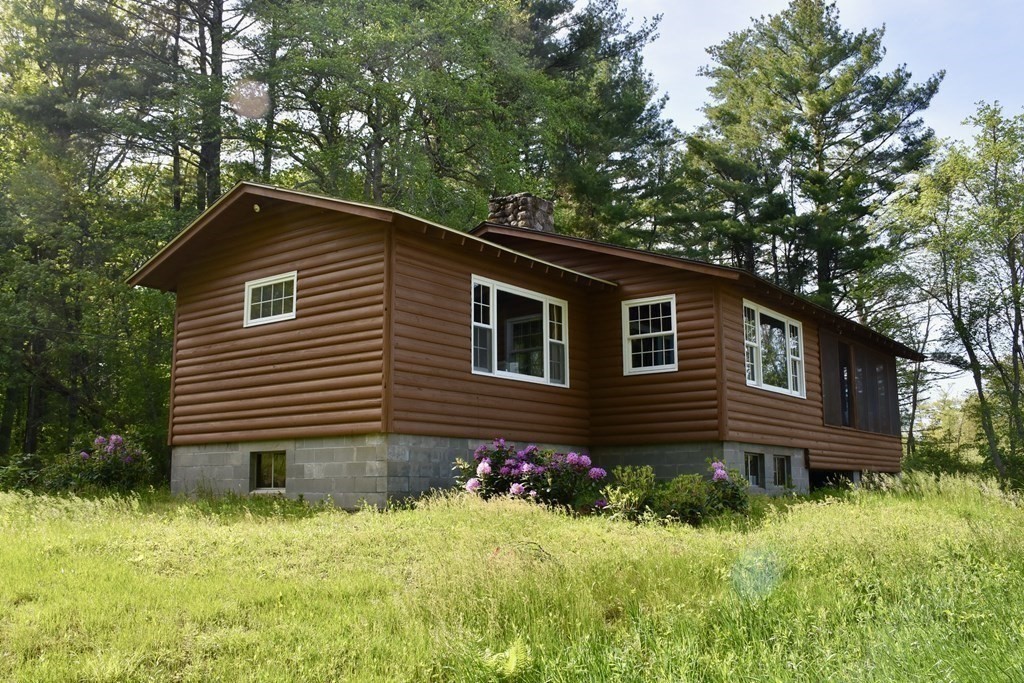 572 Snipatuit Road Rochester, MA 02770 - Photo 5 of 6 a house view with a garden space