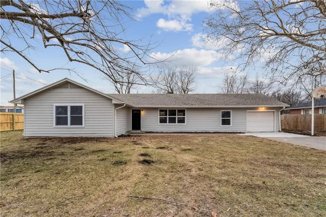 $265,000 | 453 West 1st Street, Peculiar, MO 64078