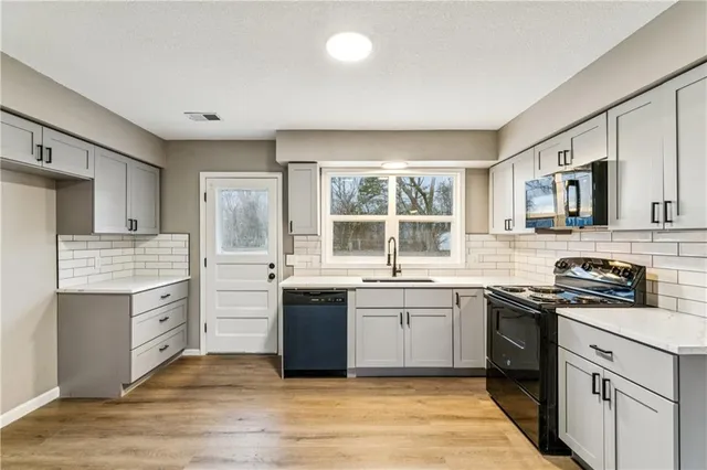 $265,000 | 453 West 1st Street, Peculiar, MO 64078