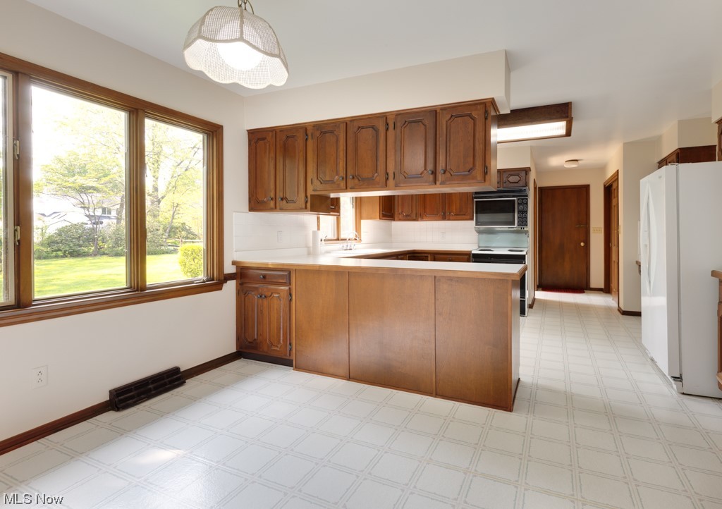 3374 Stanley Road Akron, OH 44333 - Photo 9 of 32 Off the Family room is the spacious informal eating area and Kitchen