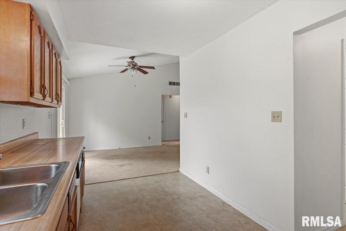 3329 Rawlings Drive Springfield, IL 62704 - Photo 11 of 24