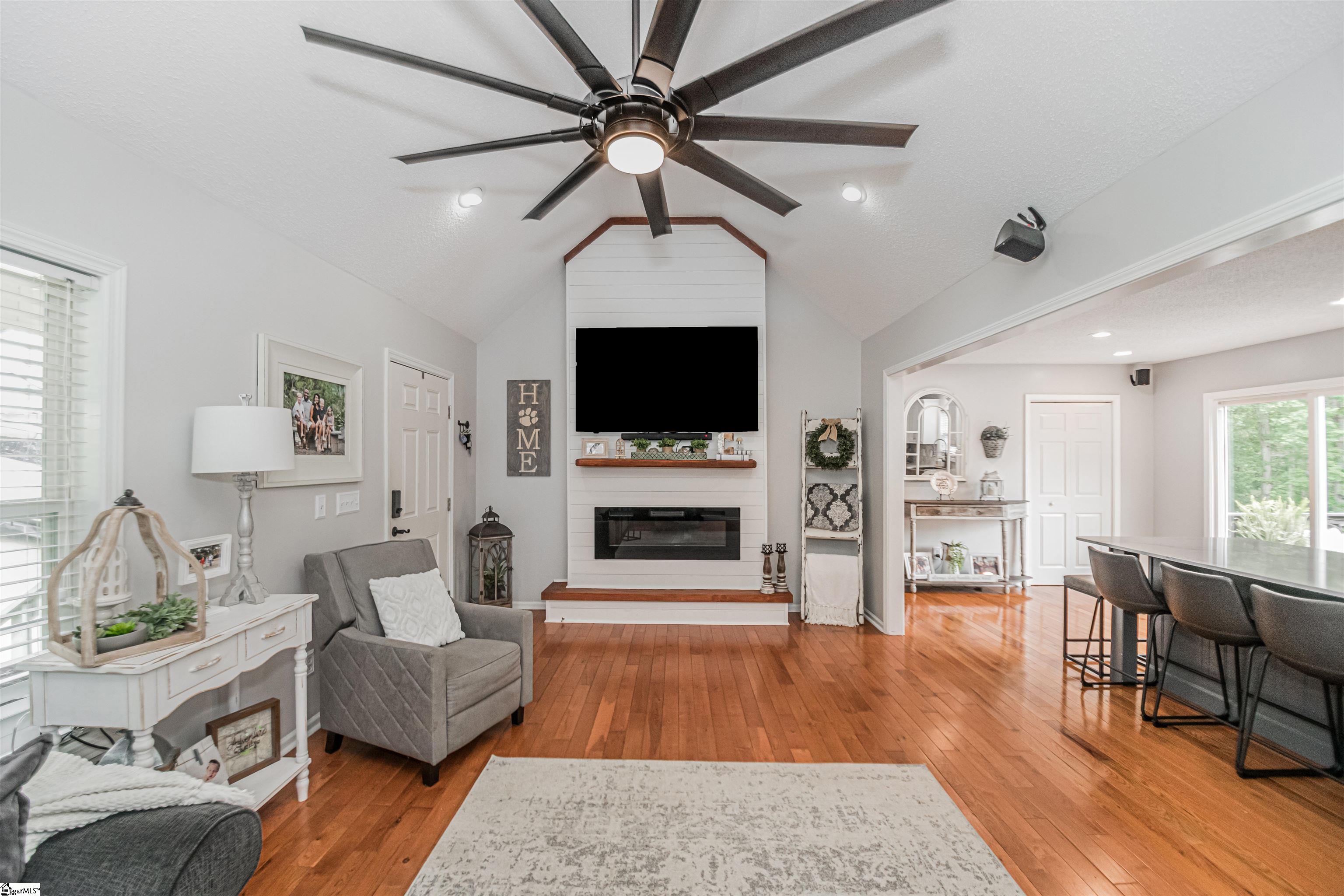 543 Hillandale Road Liberty, SC 29657 - Photo 4 of 36 Gallery Image 4