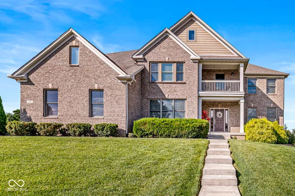 $995,000 | 950 Westlake Hills Drive, Columbus, IN 47201