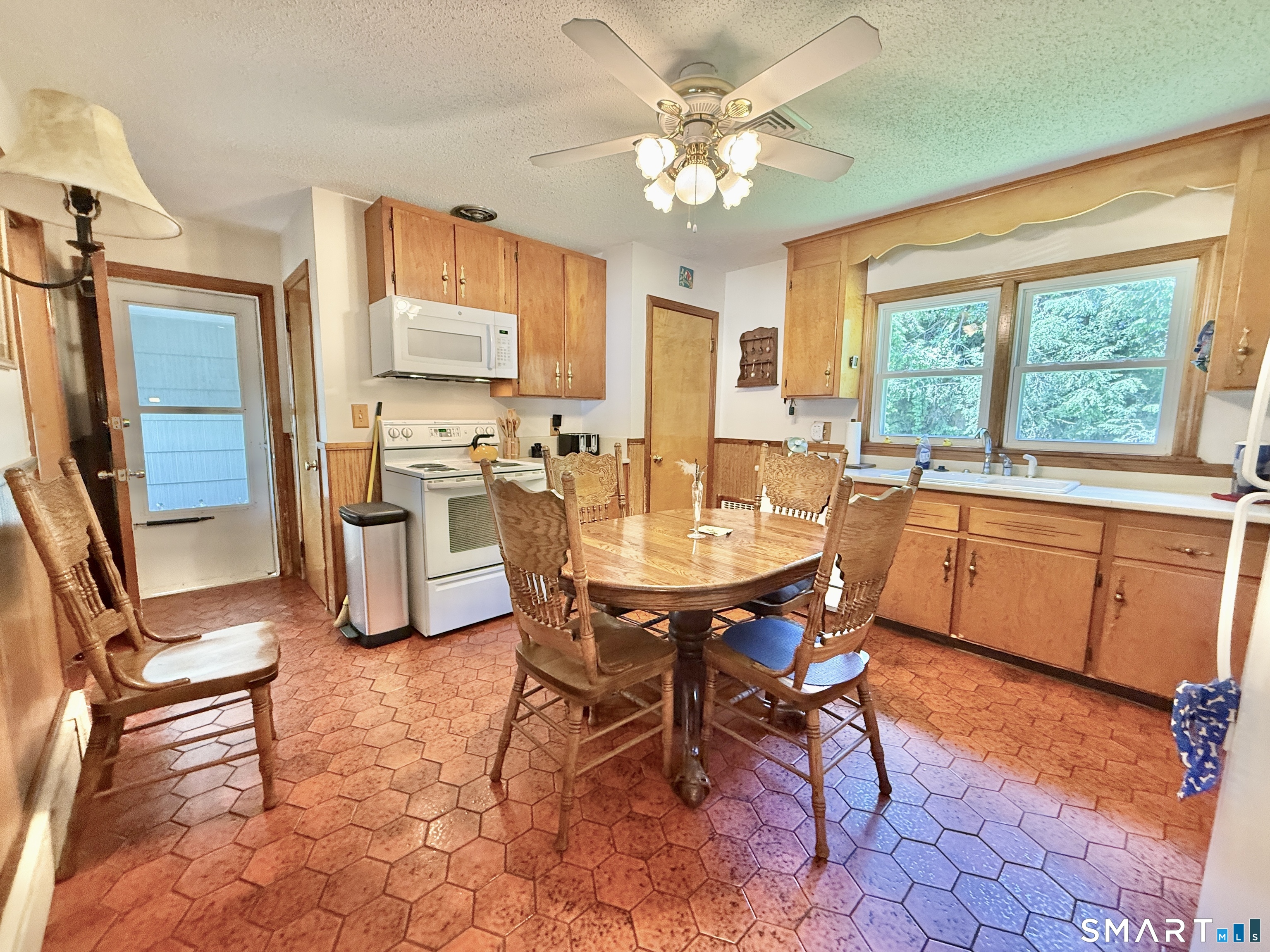100 Decicco Road Waterbury, CT 06705 - Photo 11 of 34