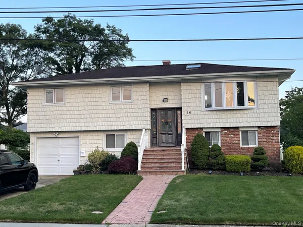 $799,000 | 16 Espie Lane, North Babylon, NY 11703
