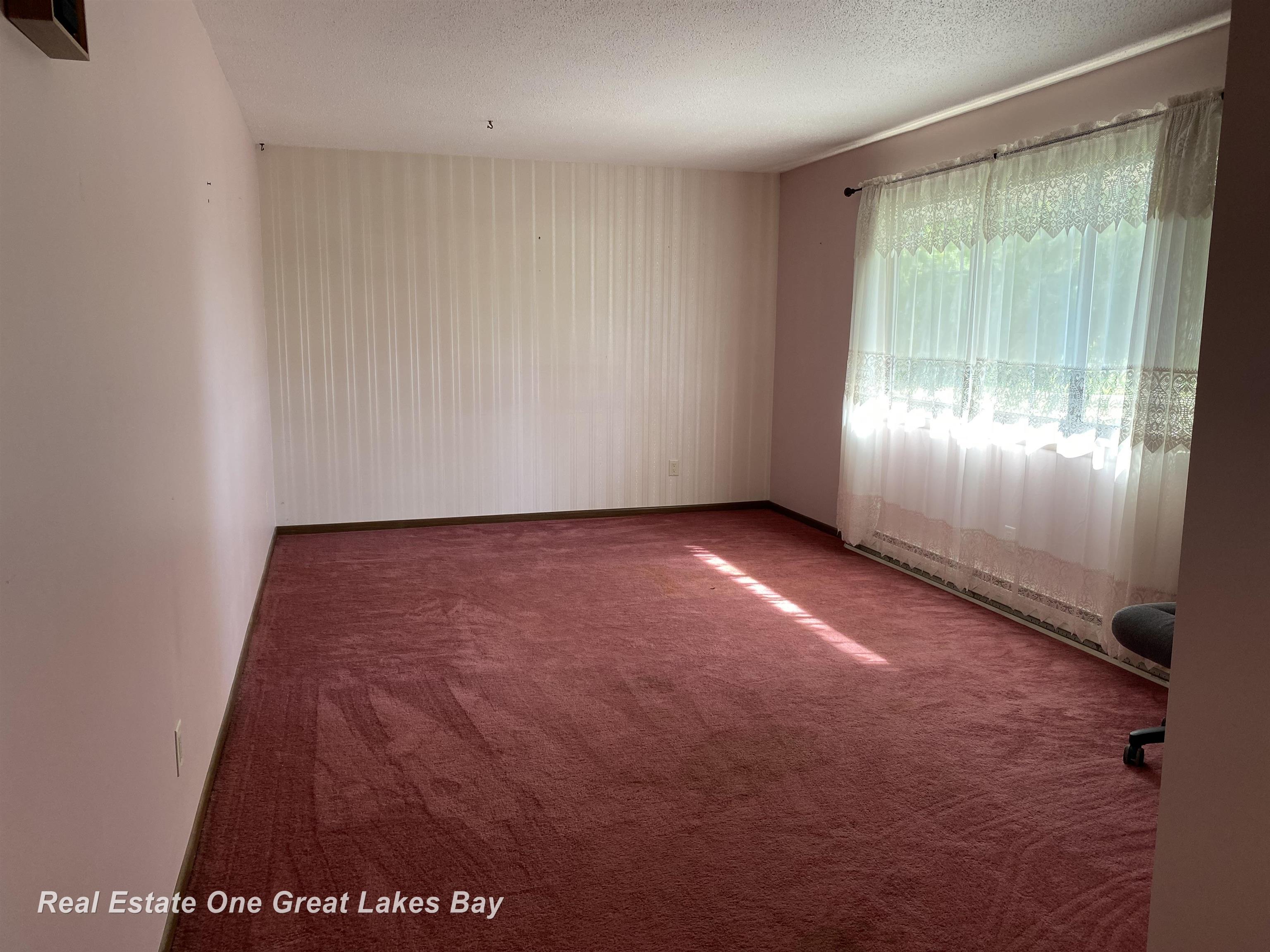 9417 Garfield Road Freeland, MI 48623 - Photo 13 of 27