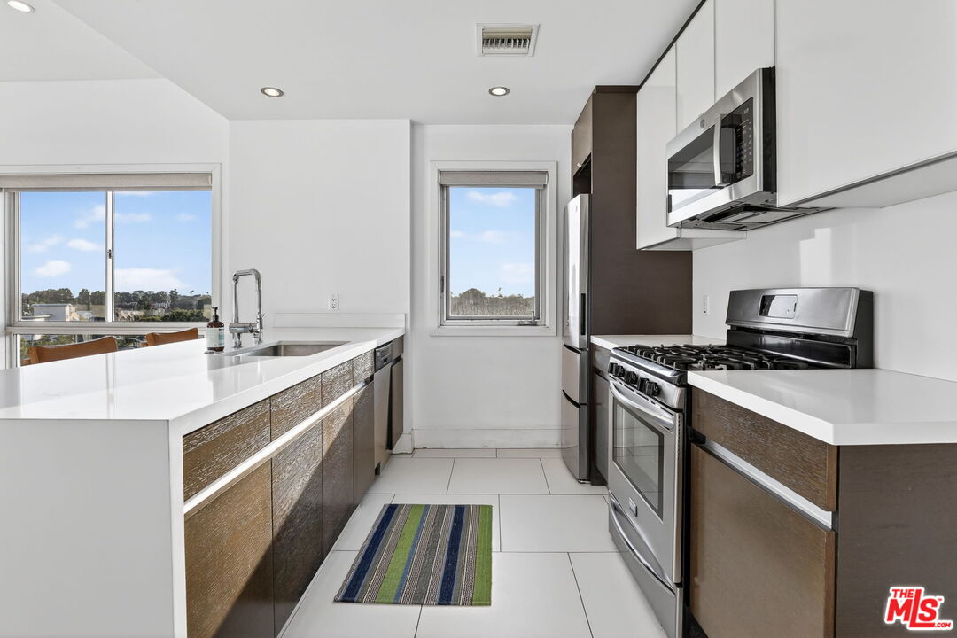 7857 West Manchester Avenue, Unit PH9 Playa del Rey, CA 90293 - Photo 15 of 31