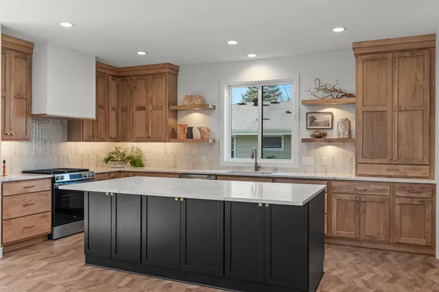 $995,000 | 6221 West 37th Street, St. Louis Park, MN 55416