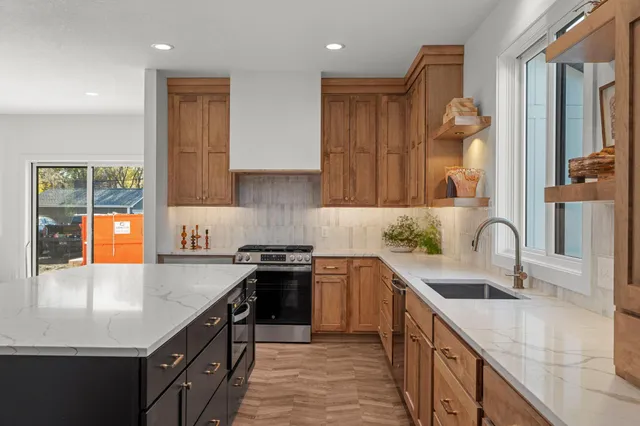 $995,000 | 6221 West 37th Street, St. Louis Park, MN 55416