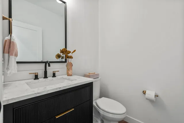 $995,000 | 6221 West 37th Street, St. Louis Park, MN 55416