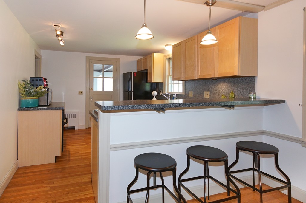 7 Crawford Road Burlington, MA 01803 - Photo 9 of 25 Gallery Image 9