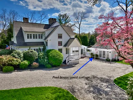 a view of front of house with a yard