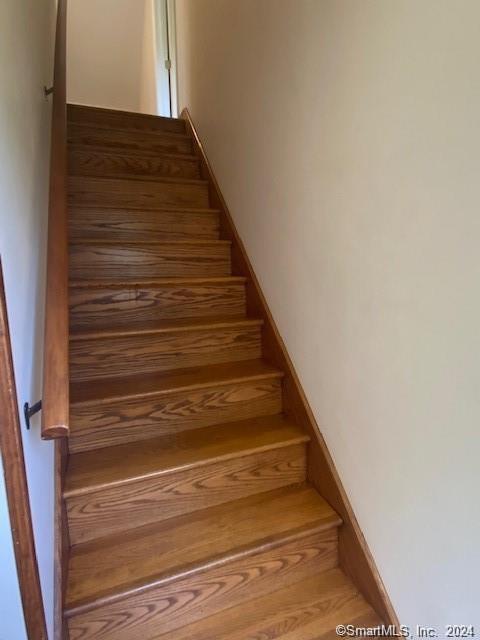 29 Hunts Brook Road Waterford, CT 06375 - Photo 15 of 28 Stairs