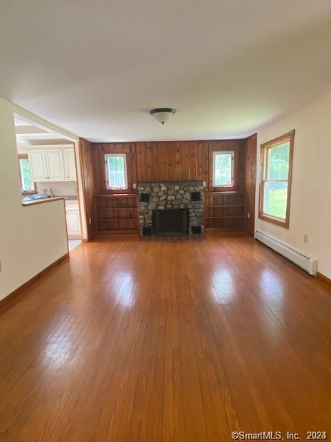 29 Hunts Brook Road Waterford, CT 06375 - Photo 2 of 28 Living room