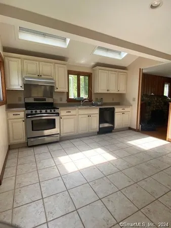 $2,300 | 29 Hunts Brook Road, Waterford, CT 06375