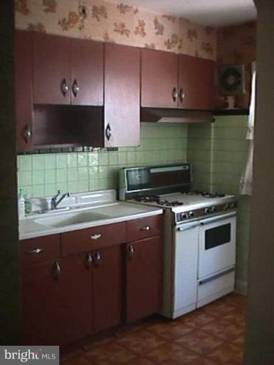 3806 Elkader Road Baltimore, MD 21218 - Photo 2 of 5 Kitchen