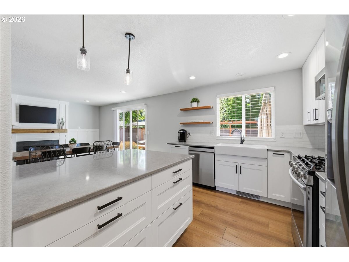 18988 Southwest Pike Lane Beaverton, OR 97078 - Photo 12 of 36 a kitchen with a sink stove and microwave