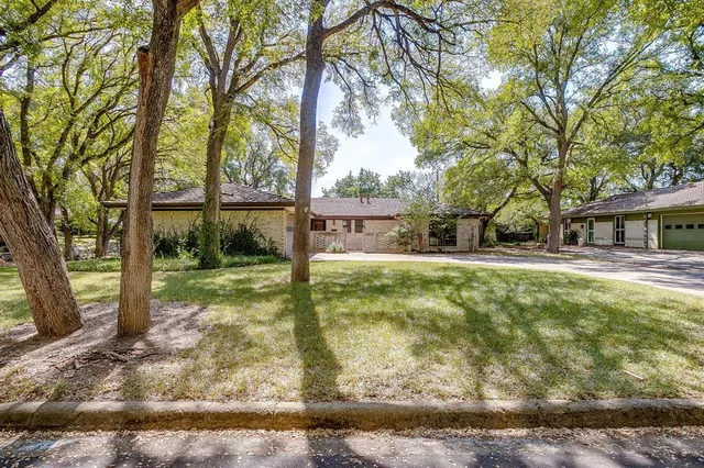 $338,000 | 8605 Marys Creek Drive, Benbrook, TX 76116