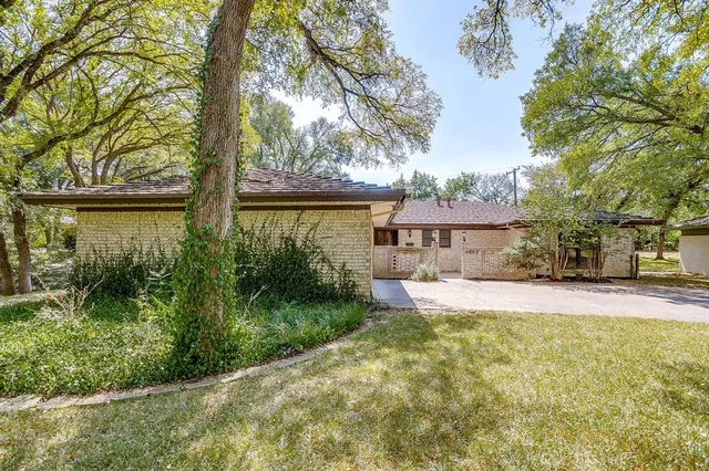 $338,000 | 8605 Marys Creek Drive, Benbrook, TX 76116