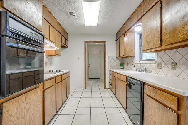 $338,000 | 8605 Marys Creek Drive, Benbrook, TX 76116