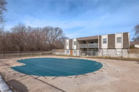 $9,495,000 | 6822 Chapel Drive, Belton, MO 64012