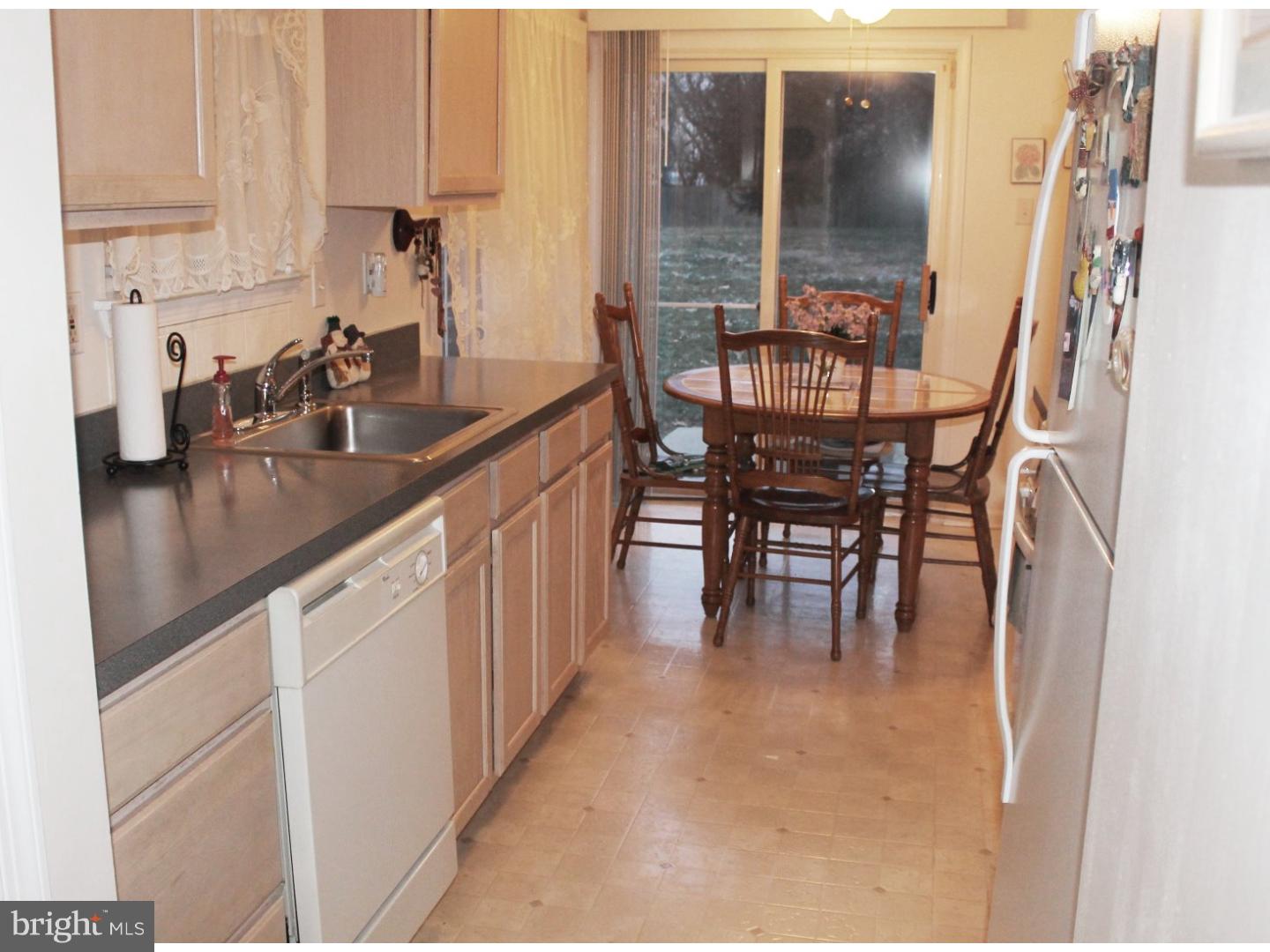 136 Alexander Road Beverly, NJ 08010 - Photo 8 of 25 Kitchen
