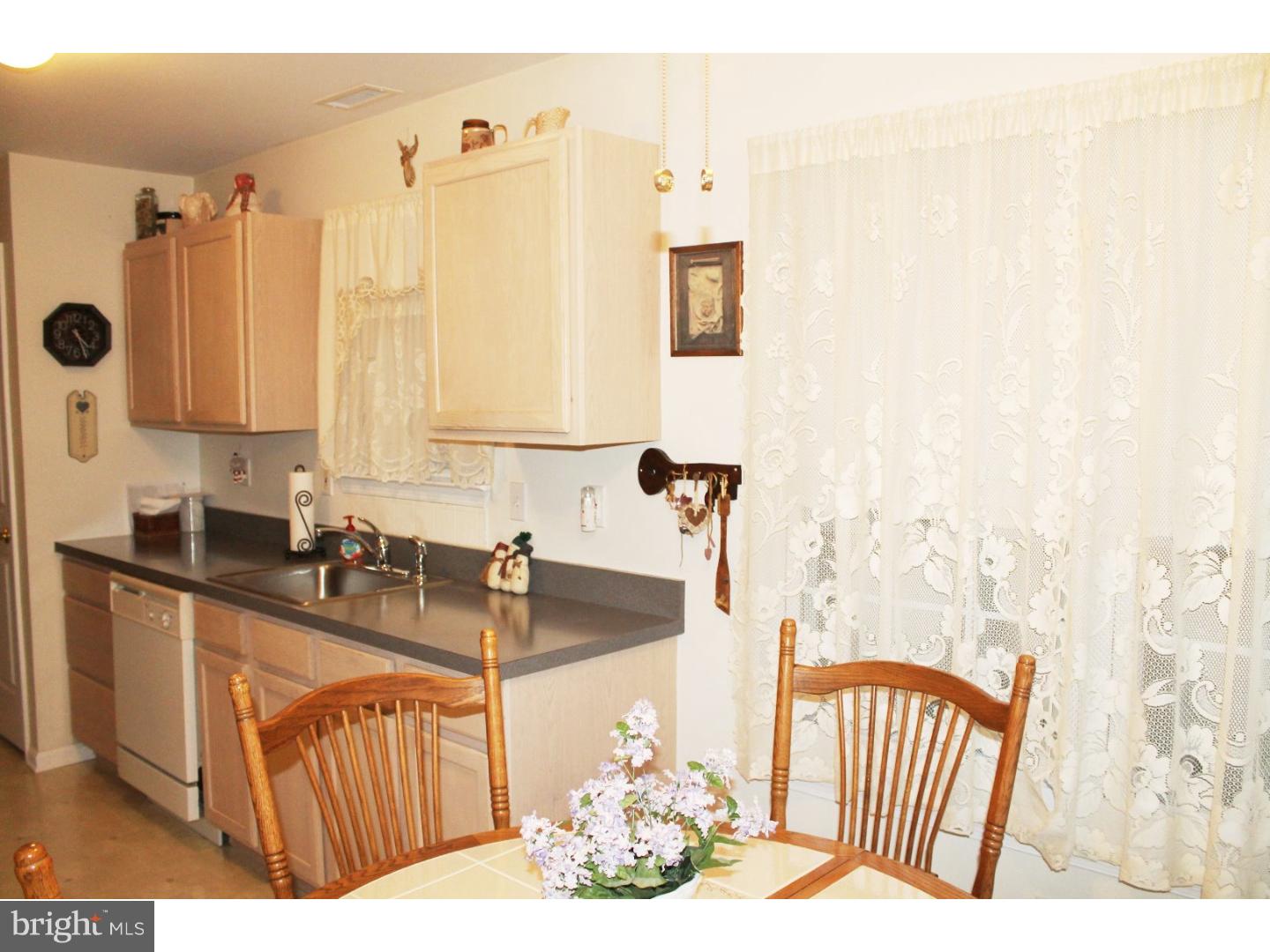 136 Alexander Road Beverly, NJ 08010 - Photo 10 of 25 Kitchen