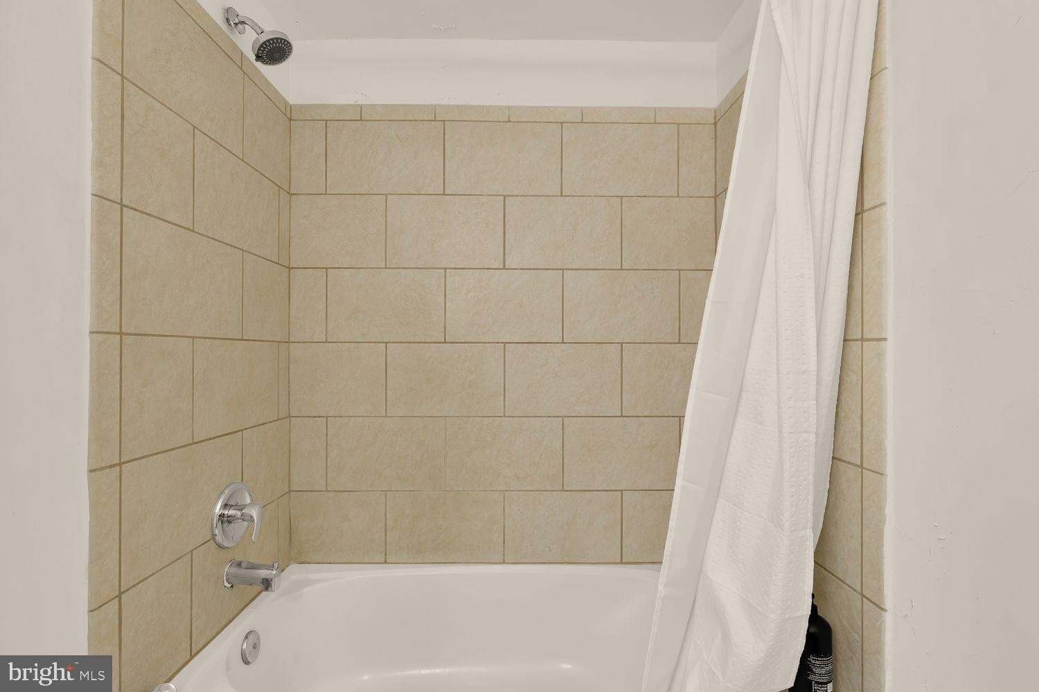 2814 13th Street Northwest Washington, DC 20009 - Photo 33 of 35 a bathroom with a bathtub