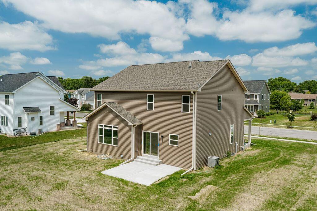 2264 Ravenswood Road Burlington, WI 53105 - Photo 3 of 37 OjFa3foA