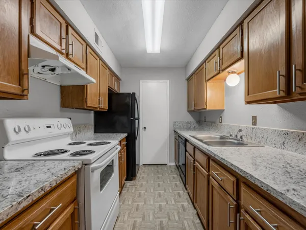 $1,300 | 9700 Leawood Boulevard, Unit 706, Houston, TX 77099