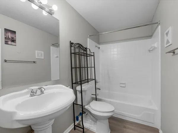 $1,300 | 9700 Leawood Boulevard, Unit 706, Houston, TX 77099