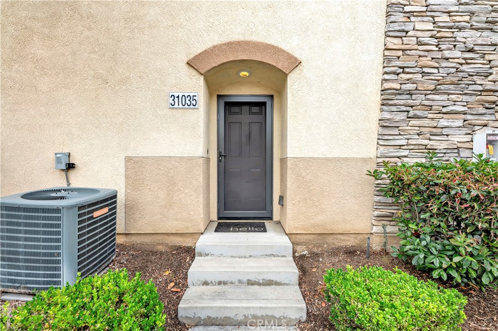 31035 Strawberry Tree Lane Temecula, CA 92592 - Photo 5 of 37