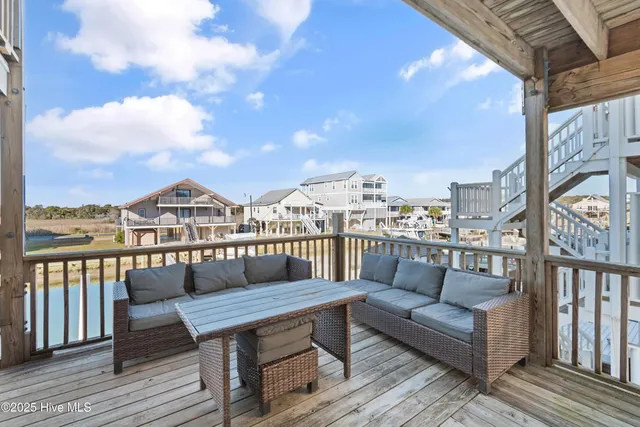 $900,000 | 135 Starfish Drive, Holden Beach, NC 28462