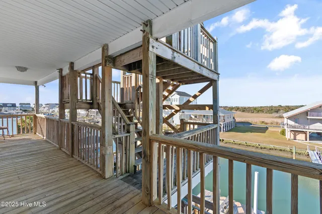 $900,000 | 135 Starfish Drive, Holden Beach, NC 28462