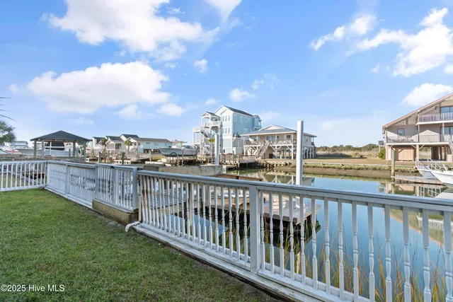 $900,000 | 135 Starfish Drive, Holden Beach, NC 28462