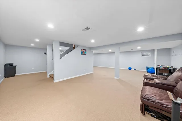 a view of livingroom with furniture