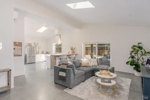 $1,266,000 | 390 Treehaven Lane, Kenwood, CA 95452