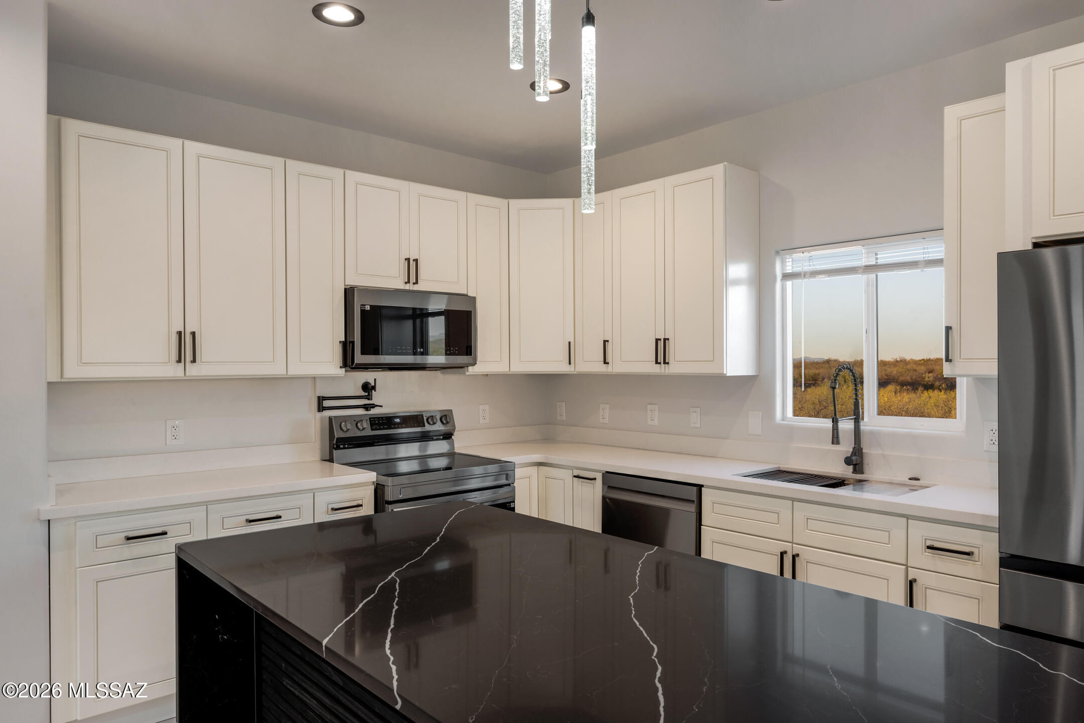 24 Camino Olympia Rio Rico, AZ 85648 - Photo 9 of 32 Kitchen