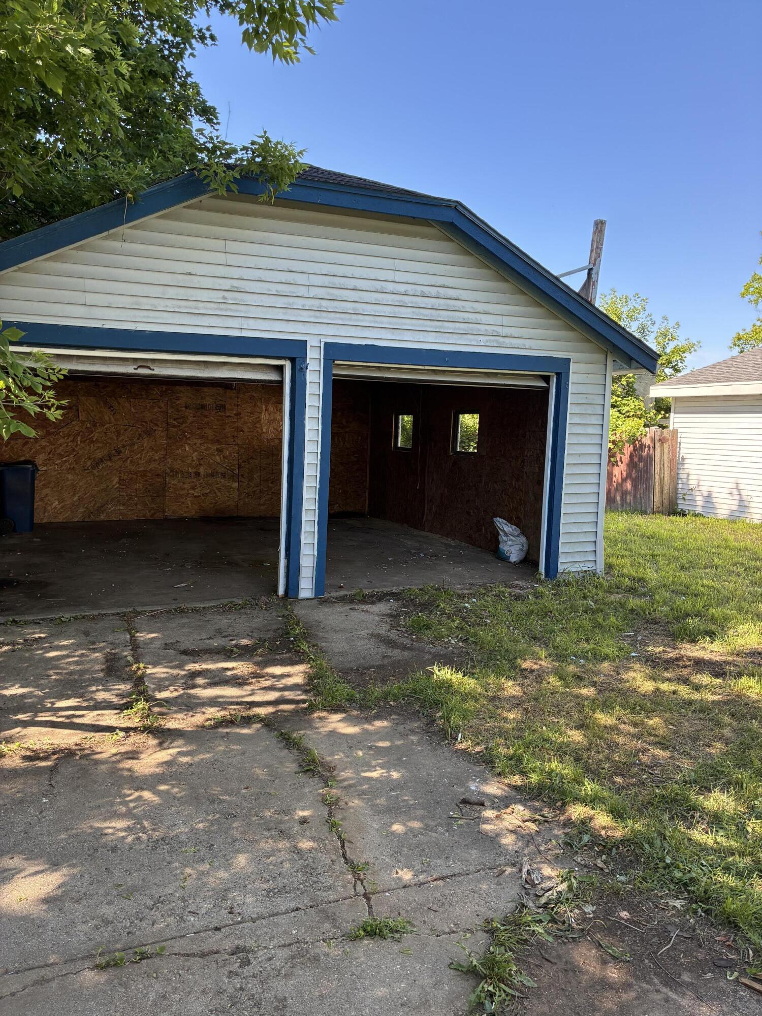 2415 Prospect Street Racine, WI 53404 - Photo 27 of 33 GARAGE